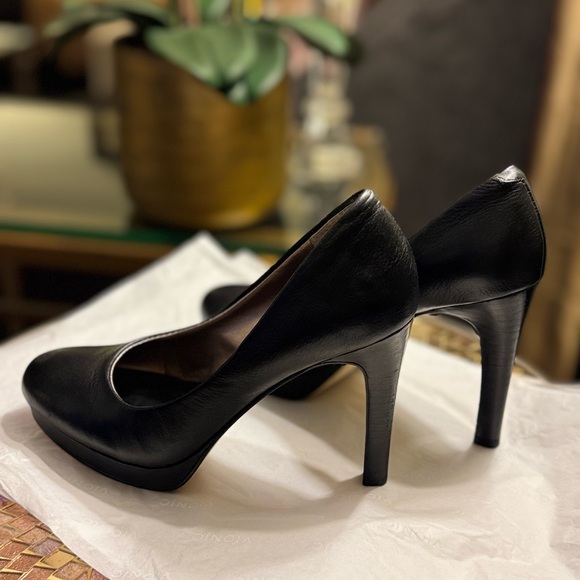 Banana Republic 3.75” Leather Platform Pumps Size 5 - Picture 3 of 5